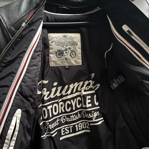 Triumph Raven Motorcycle Jacket - Picture 2 of 16
